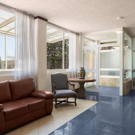 Howard Johnson By Wyndham Toluca Eksteriør billede