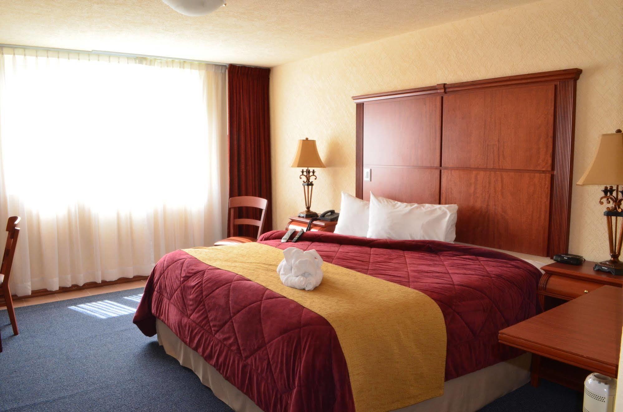 Howard Johnson By Wyndham Toluca Eksteriør billede