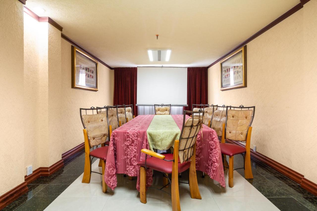 Howard Johnson By Wyndham Toluca Eksteriør billede